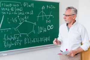 Leia mais sobre o artigo O que é melhor: aposentadoria comum ou de professor?